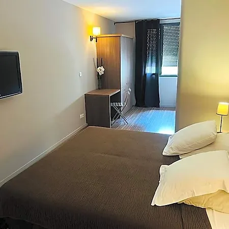 L'hotel De La Bourse A فندق Bagnols-sur-Cèze