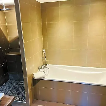 L'hotel De La Bourse A فندق Bagnols-sur-Cèze